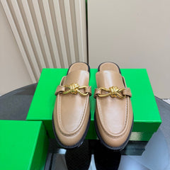 ASTAIRE MULE IN LIGHT BROWN CALFSKIN WITH GOLD HARDWARE