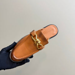 ASTAIRE MULE IN CINNAMON BROWN CALFSKIN WITH GOLD HARDWARE