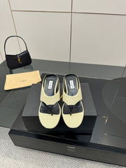 ALAIA WEDGE THONG SANDALS 25S IN LIGHT BEIGE RAFFIA