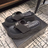 THICK-SOLED THONG SLIPPERS IN BLACK DENIM