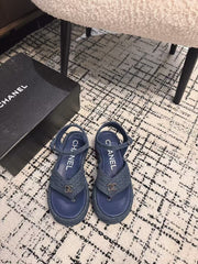 THICK-SOLED THONG SANDAL IN NAVY BLUE DENIM