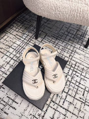 THICK-SOLED THONG SANDAL IN WHITE CREAM LAMBSKIN