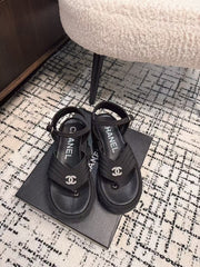 THICK-SOLED THONG SANDAL IN BLACK DENIM