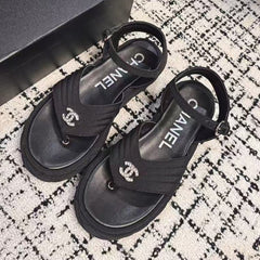 THICK-SOLED THONG SANDAL IN BLACK DENIM