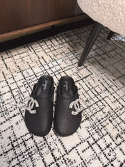 FLAT MULES IN BLACK CALFSKIN