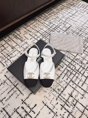 FLAT SLINGBACKS IN WHITE CALFSKIN AND BLACK FABRIC