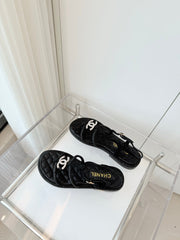 FLAT SANDALS IN BLACK SOFT LEATHER