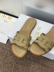 D-CLUB SLIDE SANDAL 25S IN GOLDEN BEIGE CALFSKIN