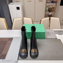 ROUND-TOE HIGH HEEL BOOTS IN BLACK SMOOTH LAMBSKIN