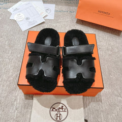 CHYPRE SANDAL IN BLACK SHEARLING AND CALFSKIN