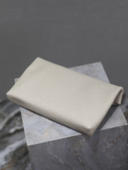 ENVELOPE CLUTCH 29 IN WHITE LAMBSKIN COPPER LOGO