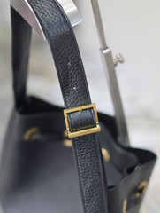 PARIS VII SMALL HOBO 30 IN BLACK GRAINED LEATHER GOLD HARDWARE