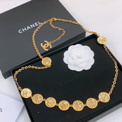 TWISTED CHAIN BELT WITH RHINESTONES AND LOGO PLATE IN GOLD TONE