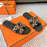 0RAN SANDAL IN CAMEL BROWN MIX BLACK SUEDE