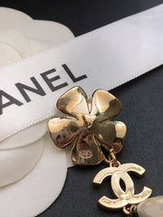 SUNFLOWER DOUBLE C EARRINGS IN GOLD METAL OVAL WHITE PEARLS AND CRYSTAL LOGO