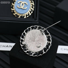 25P BROOCH IN BLUE DENIM BLACK LEATHER-THREADED OVAL