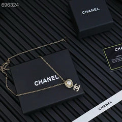 PENDANT NECKLACE IN GOLD TWISTED RIBBED DOUBLE C