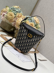 30 MONTAIGNE 13 24x24x9.5CM BLUE OBLIQUE EMBROIDERY