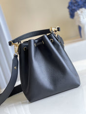 LV LOCKME BUCKET 23 BLACK GRAINED CALF SKIN