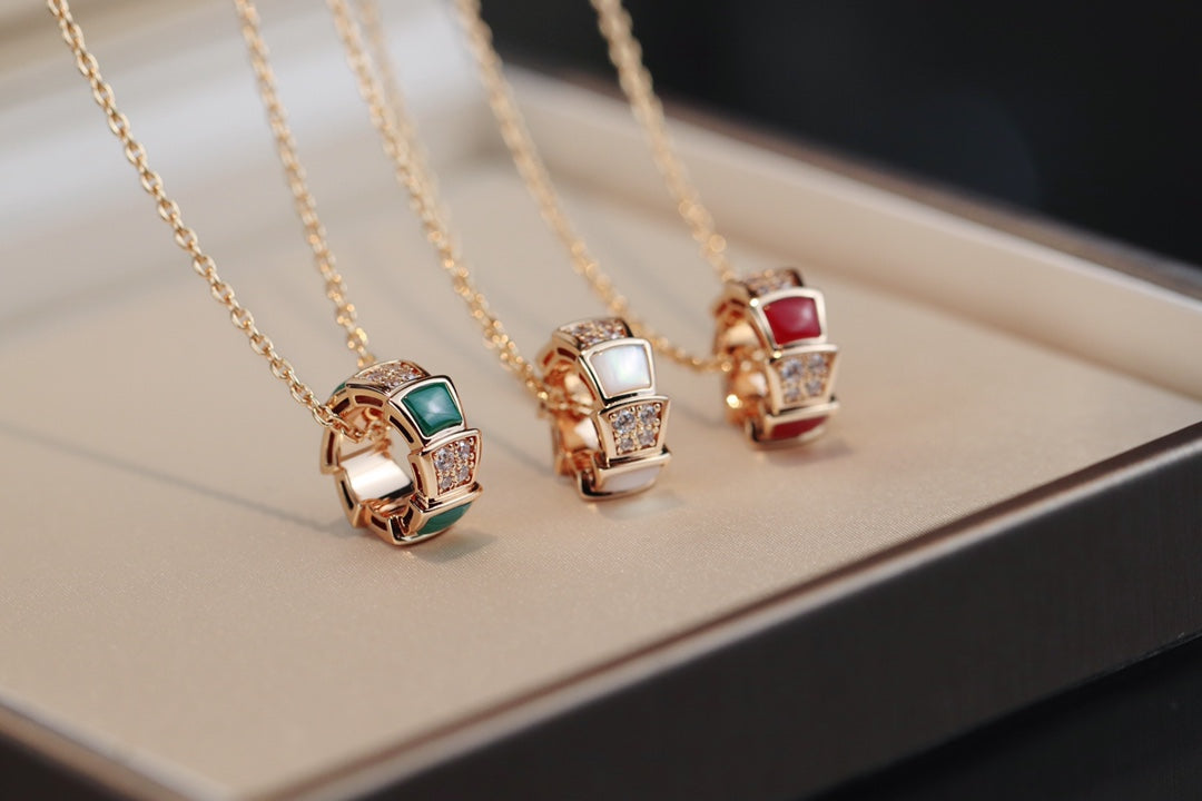 SERPENTI PEDANT DIAMOND NECKLACE