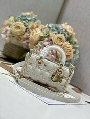 SMALL LADY D-JOY 22 BUTTERFLY STUD WHITE LAMBSKIN