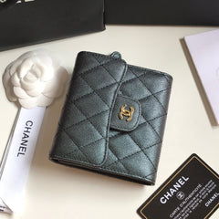 CC FLAP CARD HOLDER 11.5 BLACK GRAINED CALFSKIN WITH GOLD ICON