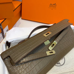 KELLY CUT 31 IN MOCHA BROWN ALLIGATOR LEATHER WITH GOLD HARDWARE