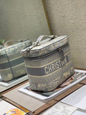 SMALL 25 VANITY CASE IN PASTEL GRAY MONOGRAM OBLIQUE JACQUARD