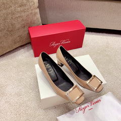 BELLE VIVIER PUMPS IN NUDE GLOSSY CALFSKIN GOLD BUCKLE