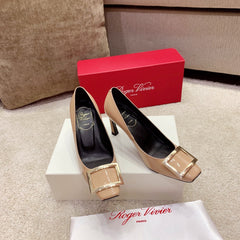 BELLE VIVIER PUMPS IN NUDE GLOSSY CALFSKIN GOLD BUCKLE