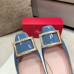 BELLE VIVIER PUMPS IN LIGHT BLUE GLOSSY CALFSKIN GOLD BUCKLE