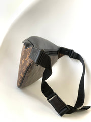 LV 25S DISCOVERY BUMBAG 47 IN BROWN AND BLACK EMBOSSED MONOGRAM ECLIPSE CALFSKIN