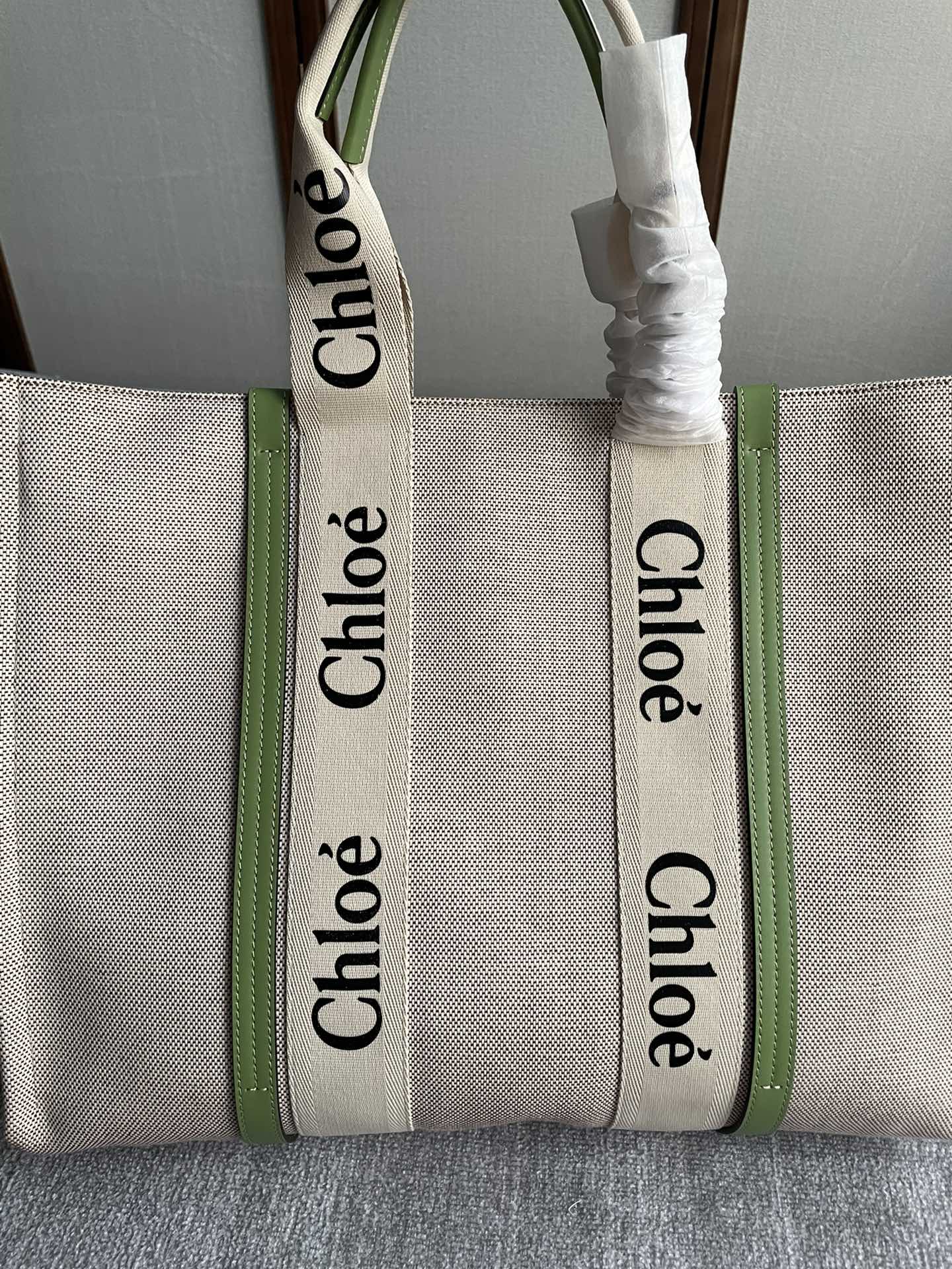 LAGRE WOODY TOTE BAG 45 IN BEIGE LINEN CANVAS BLACK WEBBING LOGO EMBROIDER GREEN CALFSKIN