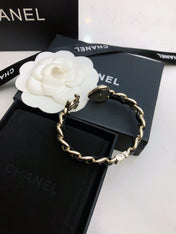 CHANEL 26S DOUBLE C LOGO BAROQUE PEARL LEATHER CHAIN BRACELET IN GOLD METAL 630841
