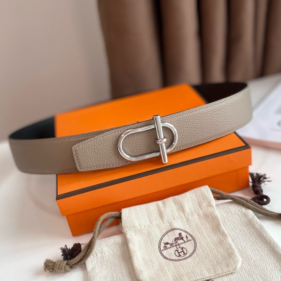 HM ITHAQUE BELT SILVER BUCKLE & REVERSIBLE CAMEL BROWN AND BLACK LEATHER STRAP 38MM