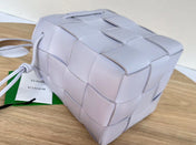 SMALL CASSETTE BUCKET 18 IN PALE PURPLE CALFSKIN