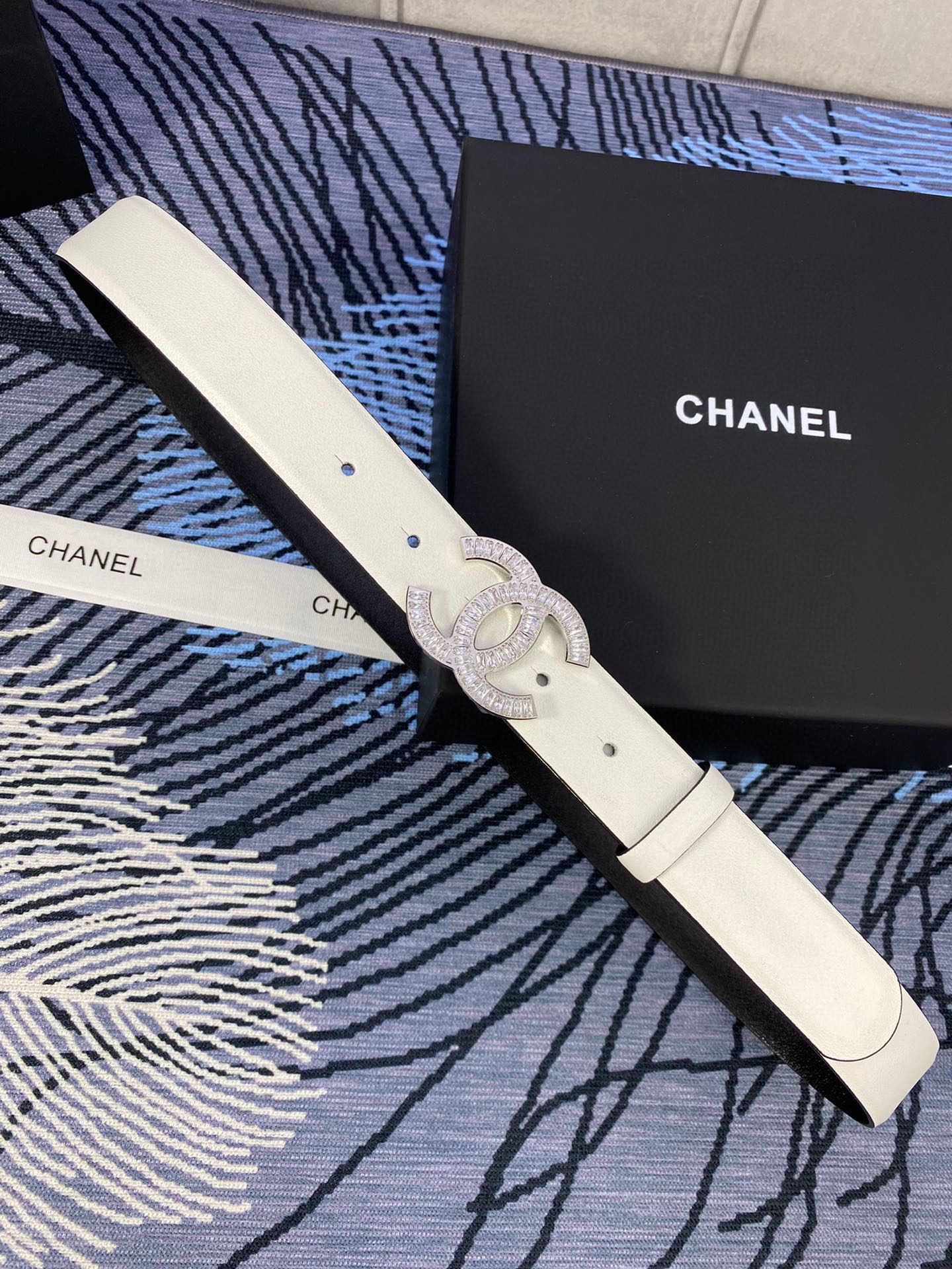 CHANEL 25S BELT 30 MM IN WHITE CALFSKIN WITH SILVER HARDWARE 615098