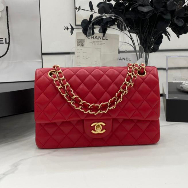CC 25 CLASSIC SMALL DOUBLE FLAP BAG IN CHERRY RED CALFSKIN WITH STRAP