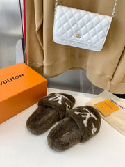 LV WOMEN'S PASEO FLAT SLIPPER IN OLIVE GREEN FLEECE WITH WHITE LOGO