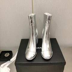 BLOCK HEEL ANKLE BOOTS IN SILVER CALFSKIN