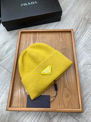 BEANIIE HAT IN CLASSIC YELLOW WOOL 335035