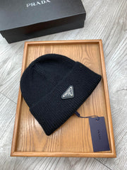 BEANIIE HAT IN BLACK WOOL 335039