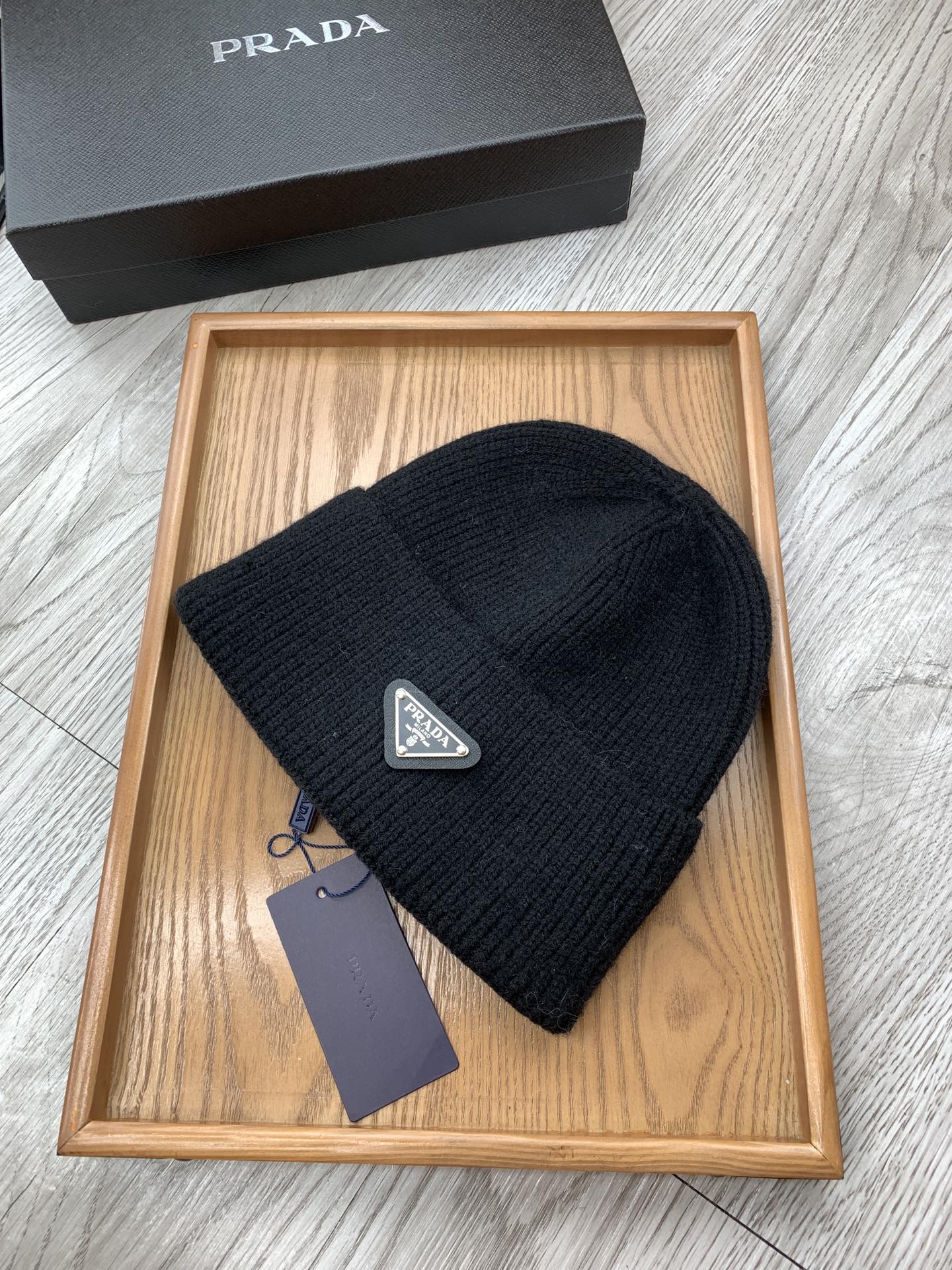 BEANIIE HAT IN BLACK WOOL 335039