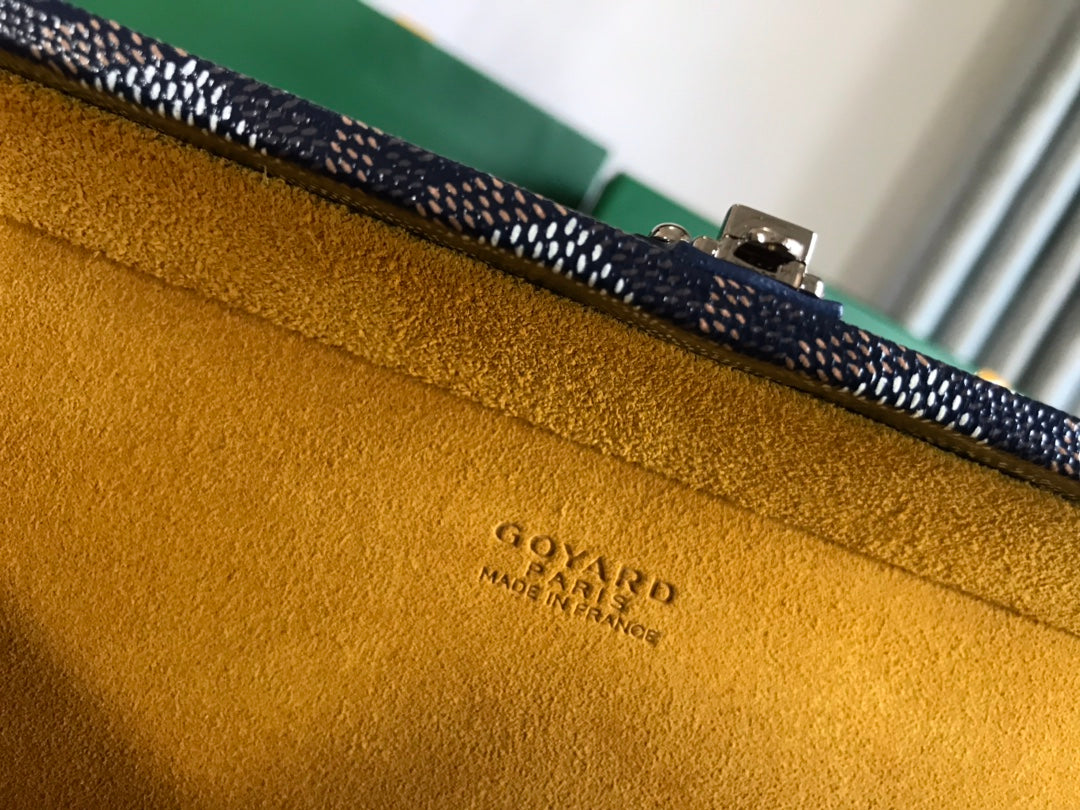 GRAND HÔTEL TRUNK BAG 24 IN NAVY BLUE GOYARDINE CANVAS AND CALFSKIN