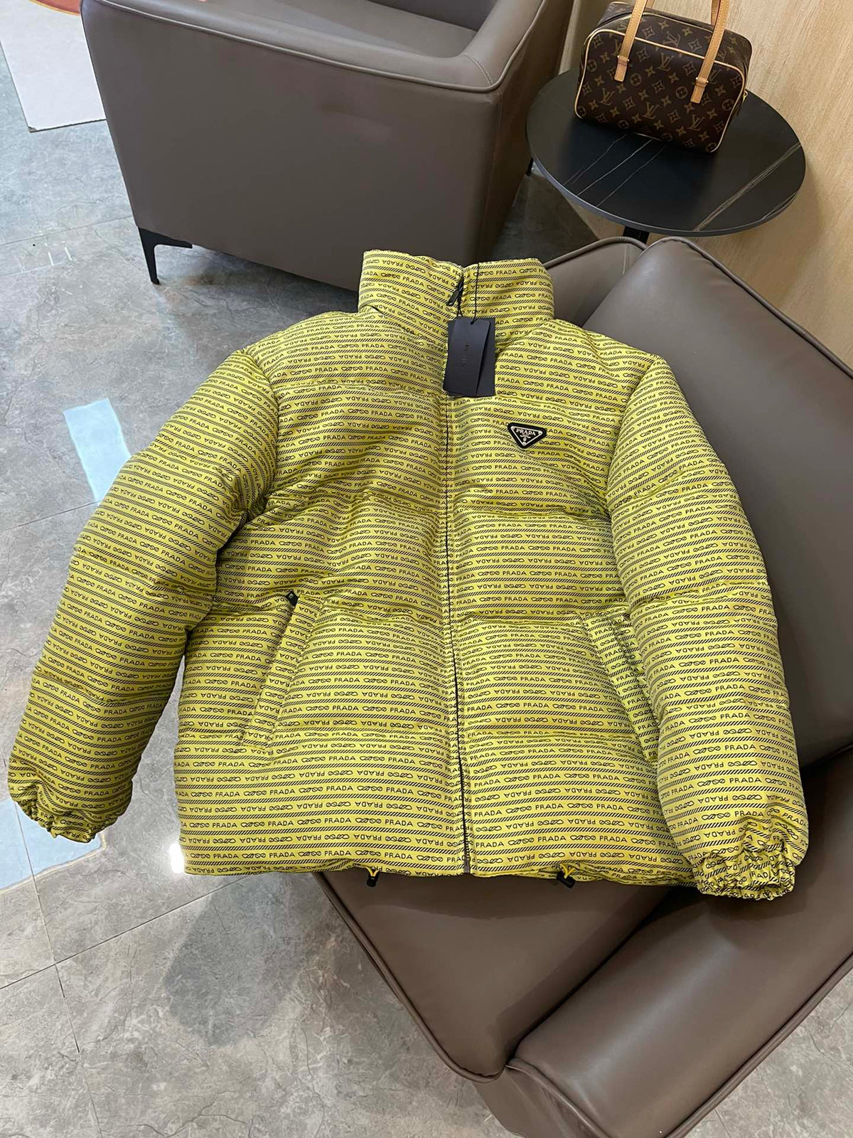 PRADA 25S DOWN JACKET 559