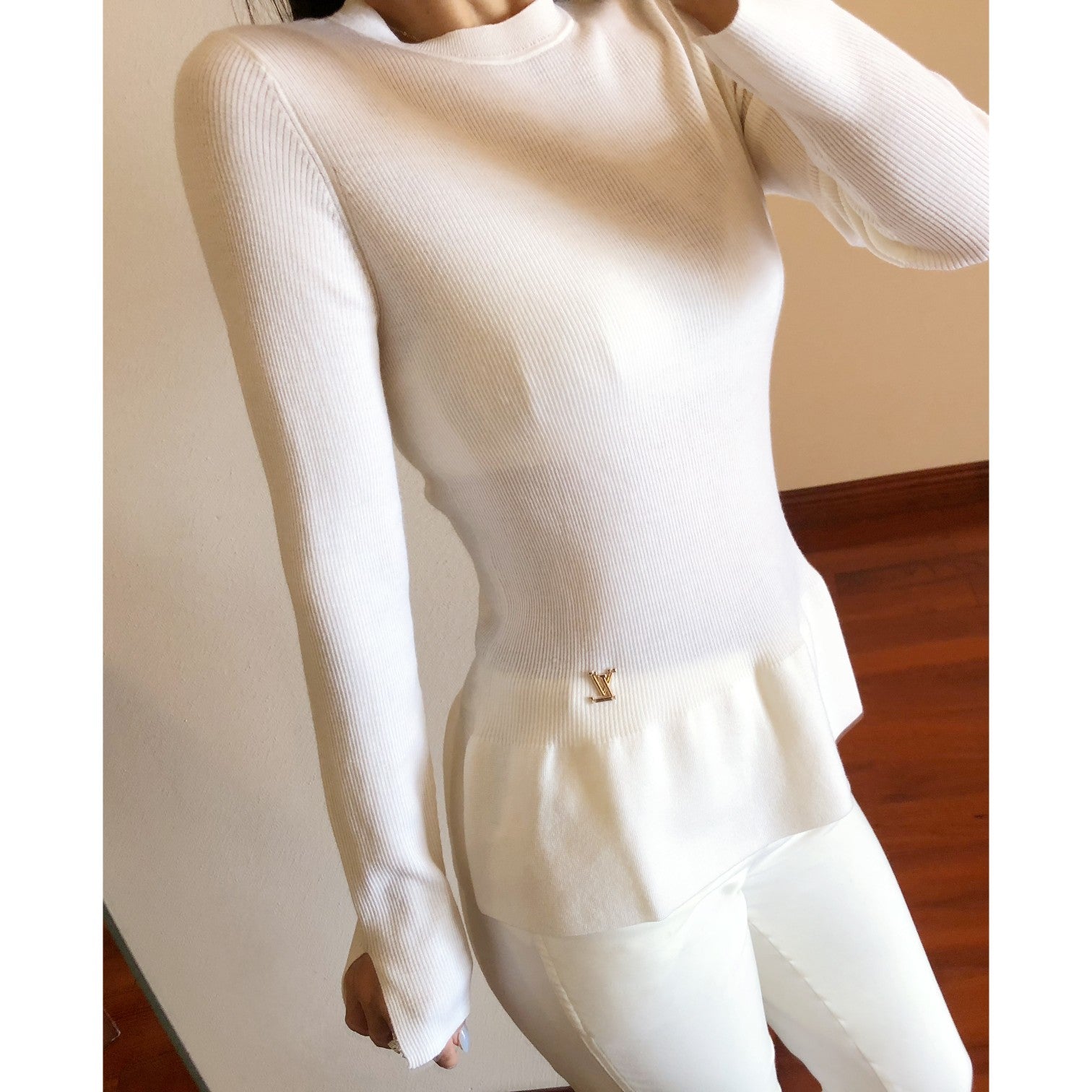 LV 25S CREW NECK RUFFLE PULLOVER 0081