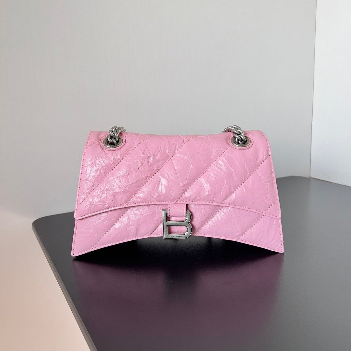 CRUSH CHAINED BAG 25 IN PINK QUILTED CRUSHED CALFSKIN SILVER HARDWARE