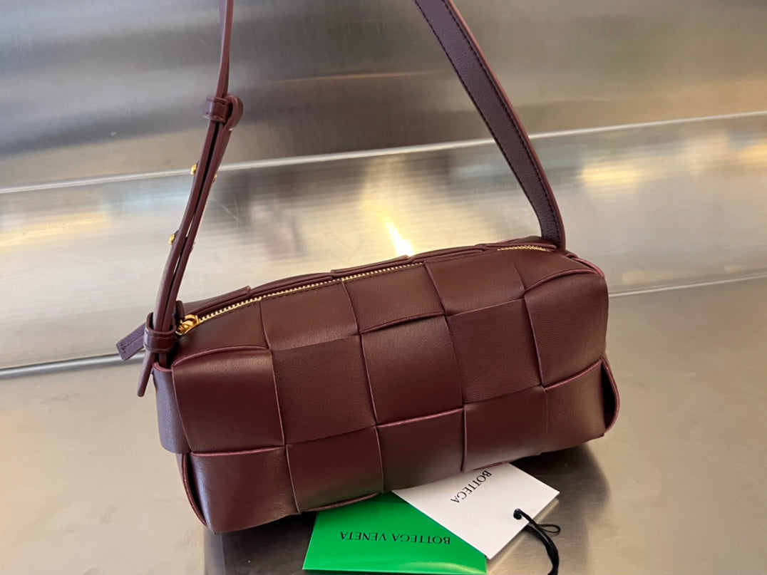 BRICK CASSETTE 28 IN WINE RED CALFSKIN