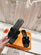 0RAN SANDAL BLACK LAMBSKIN ATTACH CRYSTALS-BLACK