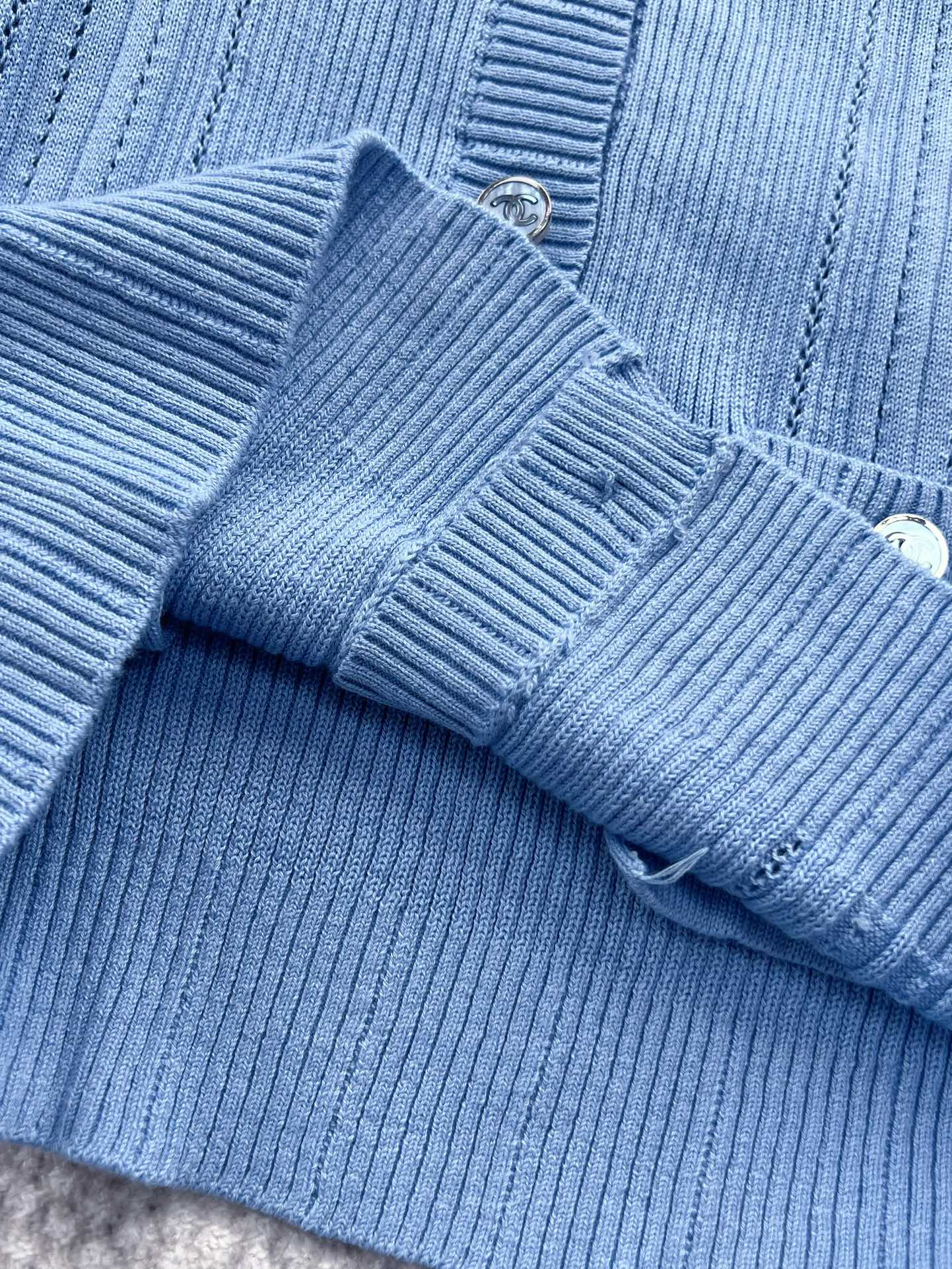 CHANEL LONG-SLEEVE SWEATER STYLE 25